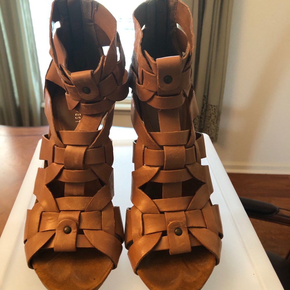 Shoes - Picture 5 of 8
